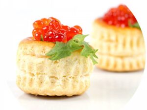Буше со сливочным маслом и красной икрой