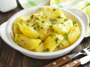 Картофель отварной с маслом и зеленью