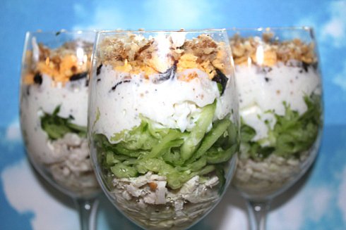 Салат с курицей и черносливом